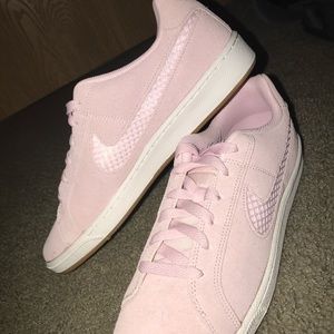 women’s nike shoes 11